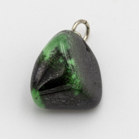 Pendentif Grenat Uvarovite poli